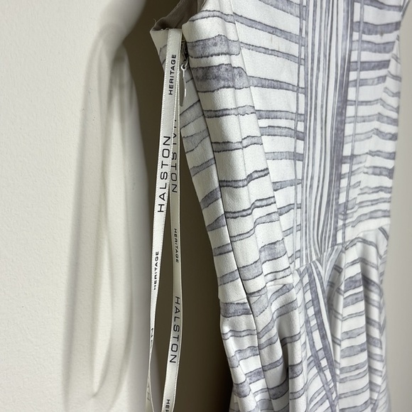 Halston Heritage Cap Sleeve Structured Dress Size 0 - Picture 4 of 6